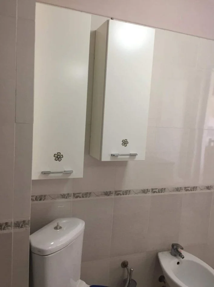 Tirane, jepet me qera apartament 1+1+2 Tualete + Ballkon Kati 3, 400 € (Astir, 2 Palmat)