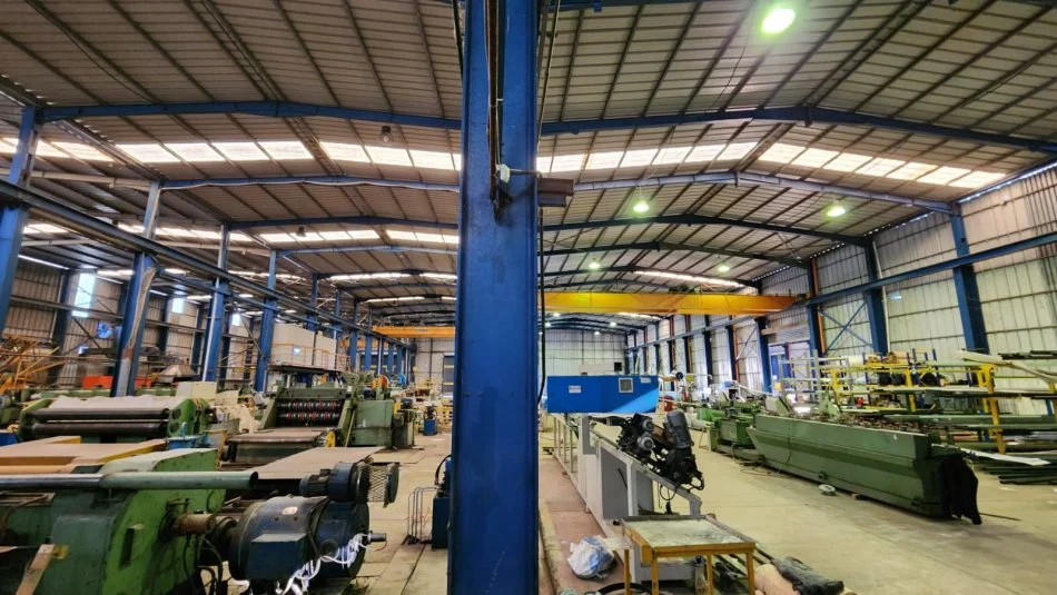 Lushnje, shitet  prona Industriale ne Lushnje – Truall + Kapanone + Makineri , 12.000 m² 2.100.000 € (Lushnje)