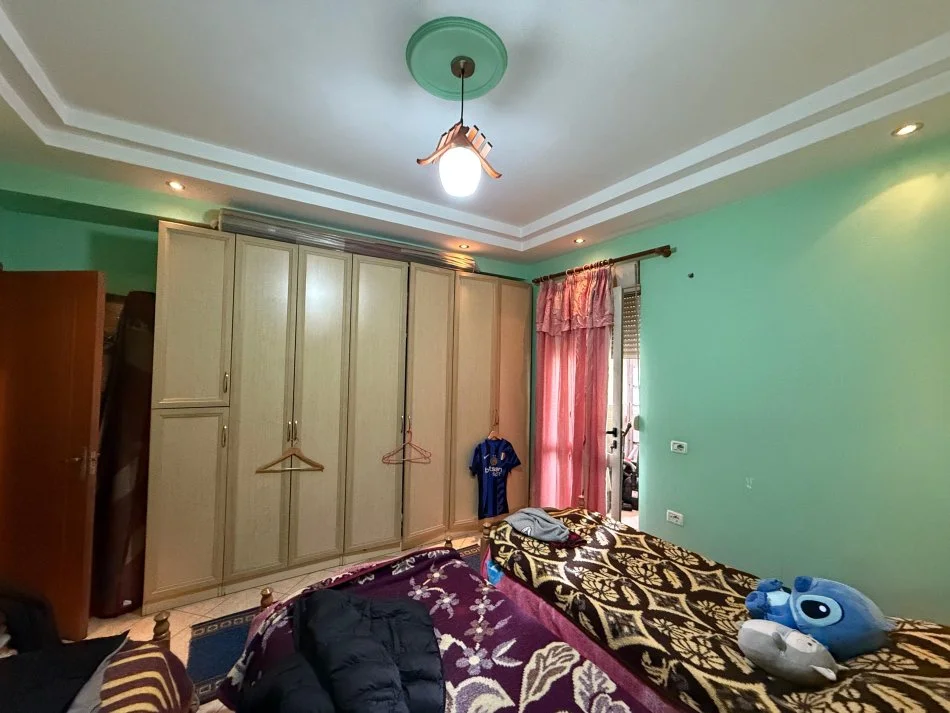 Tirane, shitet apartament 2+1+Ballkon Kati 4, 109 m² (ne rrugen 4 Deshmoret prane Gjimnazit Partizan)