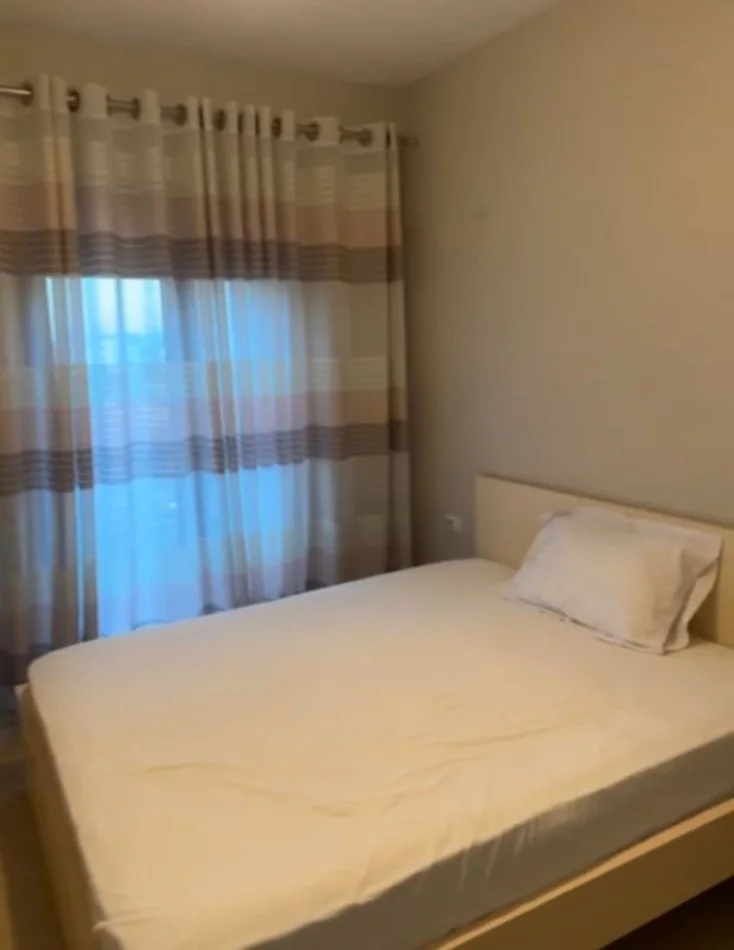 Tirane, jepet me qera apartament 1+1+Ballkon Kati 5, 60 m² 500 € (rruga Frosina Plaku)