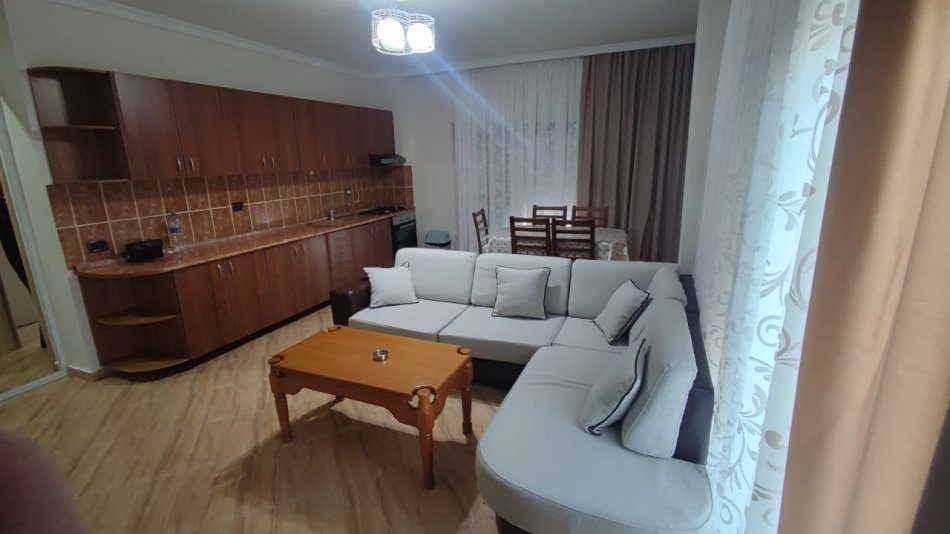 Tirane, jepet me qera apartament 2+1+Ballkon Kati 4, 95 m² 450 € (Rruga Loni Ligori Vero Kafe ASTIR)