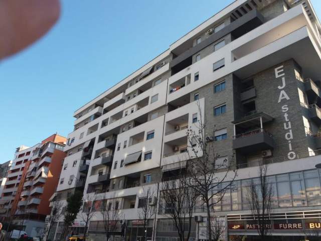 Tirane, jepet me qera apartament 2+1+A+BLK Kati 5, 103 m² 400 Euro (Rruga Tom Plezha, Astir, Unaza e re)
