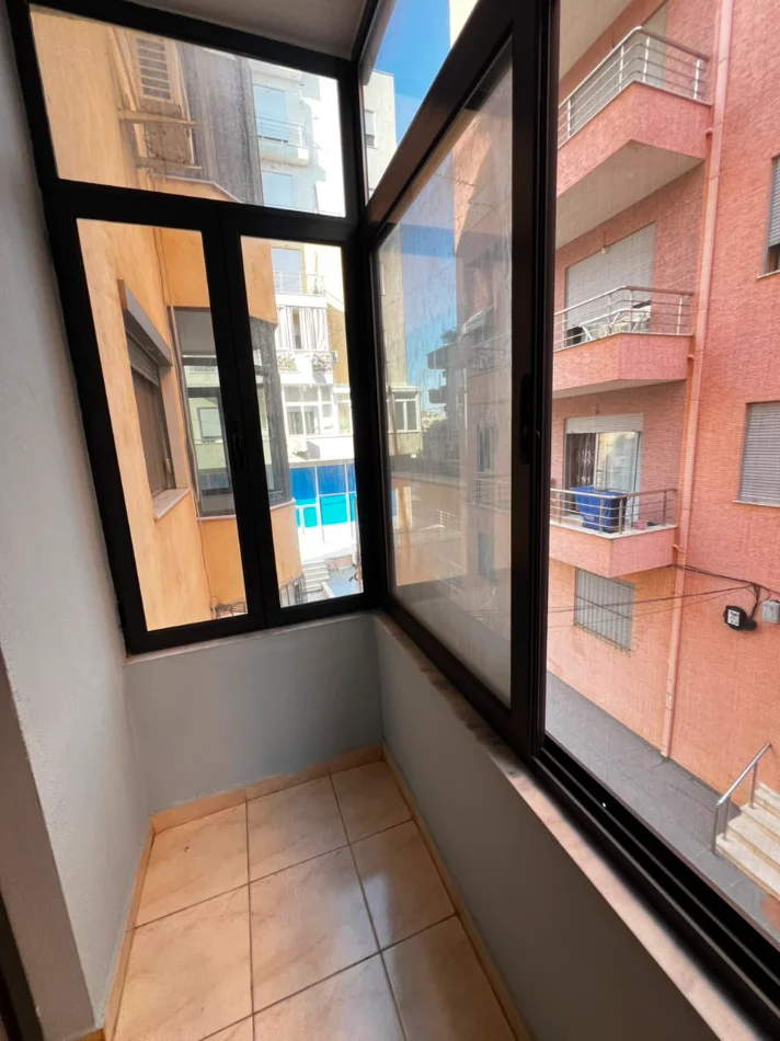 Durres, jepet me qera apartament 2+1+Ballkon Kati 2, 104 m² 500 € (Royal G Hotel,Plazh,Durres)