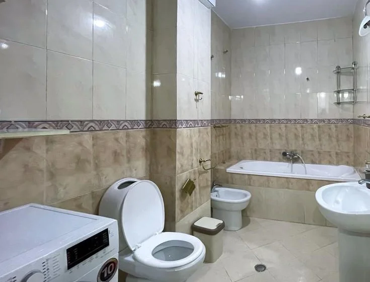 Tirane, jepet me qera apartament 2+1+Ballkon Kati 4, 102 m² 750 € (KOMUNA E PARISIT)