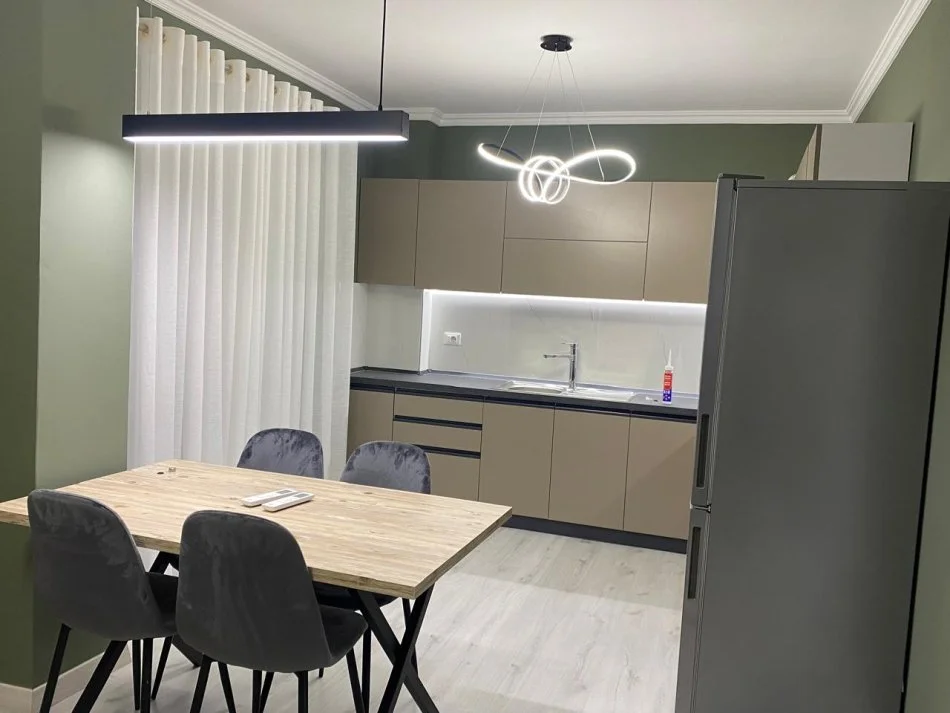 Tirane, jepet me qera apartament 1+1+Ballkon Kati 6, 65 m² 450 € (Don Bosko)