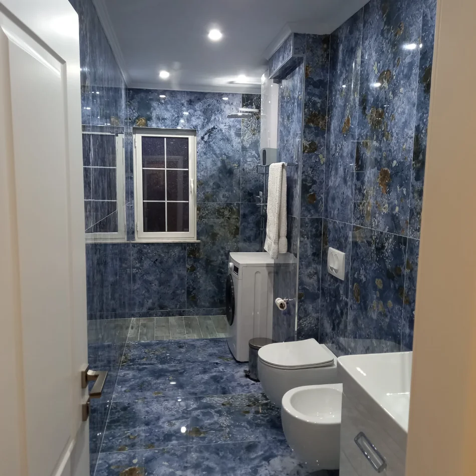 Tirane, jepet me qera apartament 1+1 Kati 4, 70 m² 650 € (Blloku)