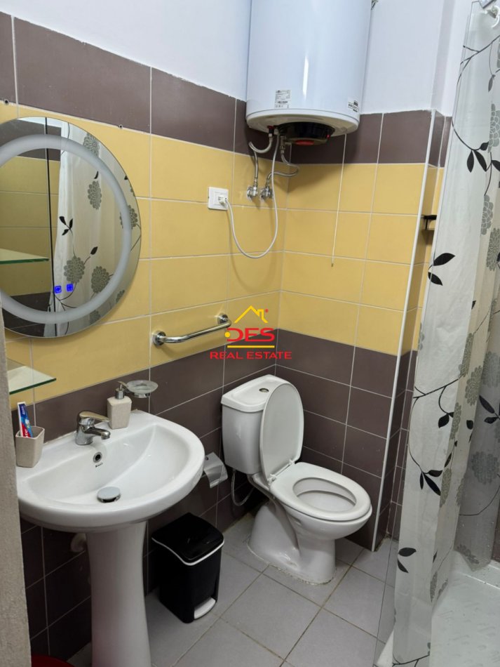 Vlore, jepet me qera apartament 1+1+Ballkon Kati 4, 70 m² 350 € (Rruga Dhimitër Konomi)