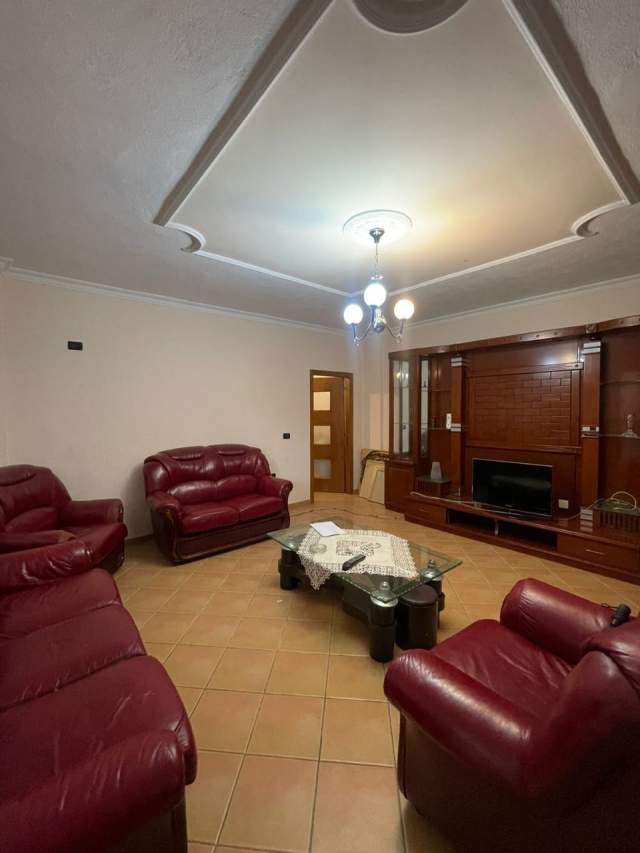 Tirane, jepet me qera apartament 2+1 Kati 4, 85 m² 500 Euro (Kodra e Diellit)