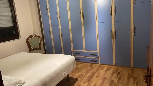 Tirane, jap me qera apartament 2+1 Kati 6, 100 m² 650 Euro (Rr Elbasanit)