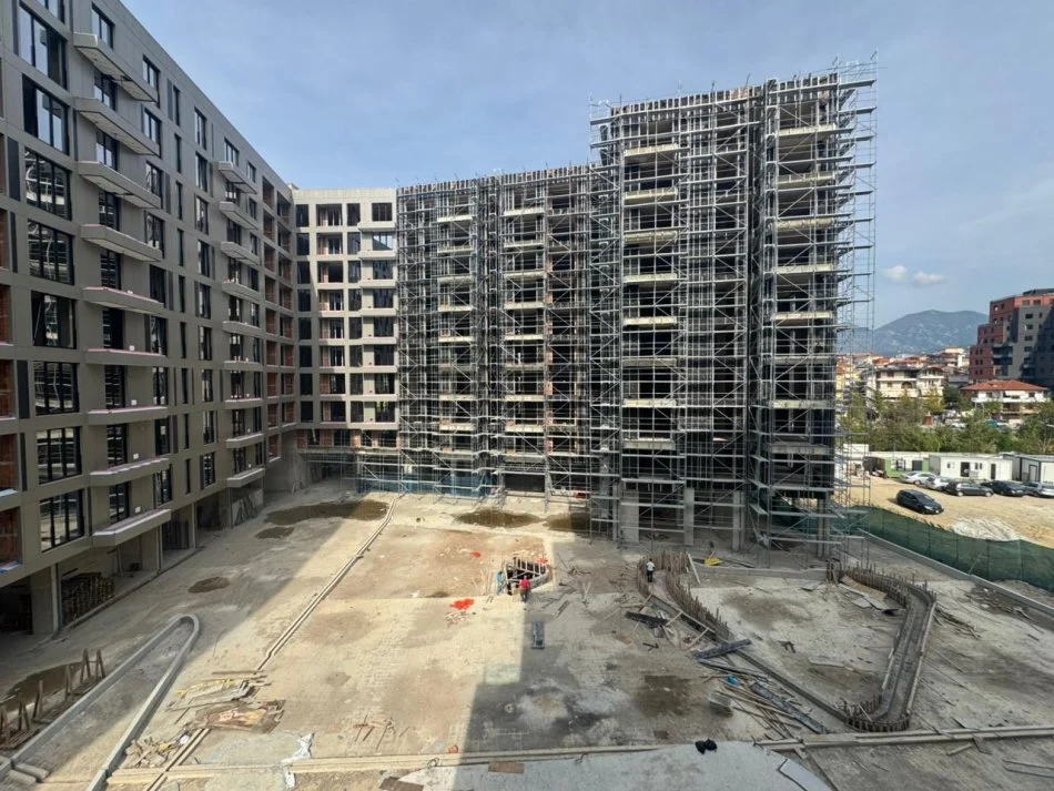 Tirane, shes apartament 2+1+Ballkon Kati 5, 109 m² 370.000 € (Marteniteti i Ri)