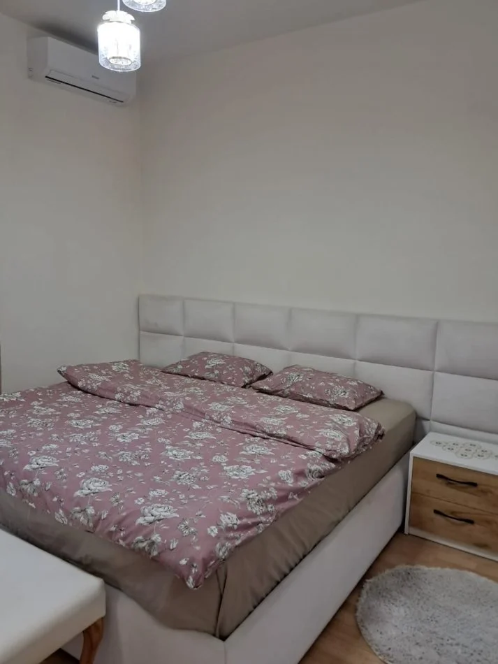 Tirane, jepet me qera Vile 2+1+Ballkon Kati 1, 100 m² 500 € (Hiqmet buzi)