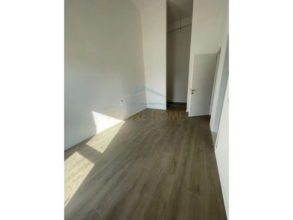 Tirane, jepet me qera apartament 2+1 Kati 1, 103 m² 600 € (Porcelan)