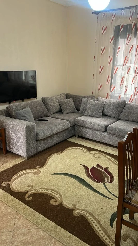 Tirane, jepet me qera apartament 1+1 Kati 1, 65 m² 300 € (Siri Kodra)