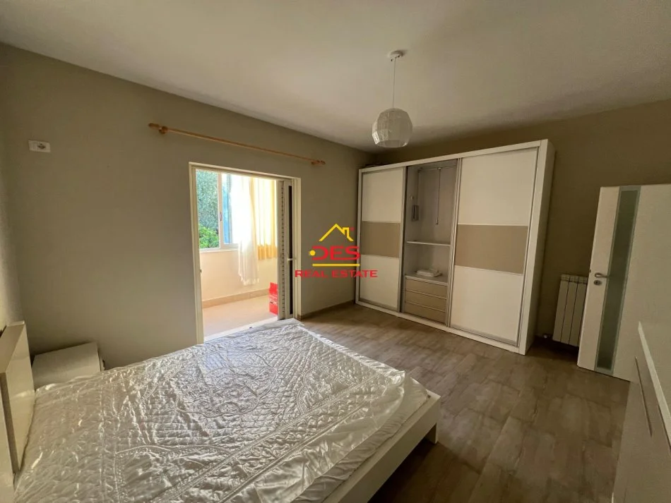 Vlore, shitet apartament 3+1+Ballkon Kati 3, 204 m² 199.000 € (Rruga Sulejman Delvina)