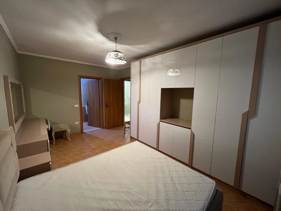 Tirane, jepet me qera apartament 2+1 Kati 8, 91 m² 700 € (Pervalle delijorgjit)