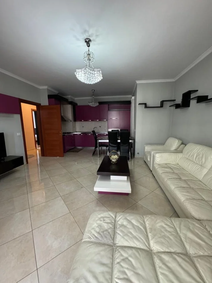 Tirane, jepet me qera apartament 2+1+Ballkon Kati 3, 100 m² 600 € (QIRA APARTAMENT 2+1 NE XHAMLLIK!)