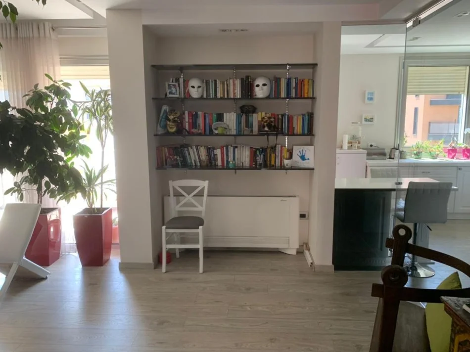 Tirane, jepet me qera 2+1+Ballkon Kati 5, 3.000 € (tek Liqeni Tiranes)