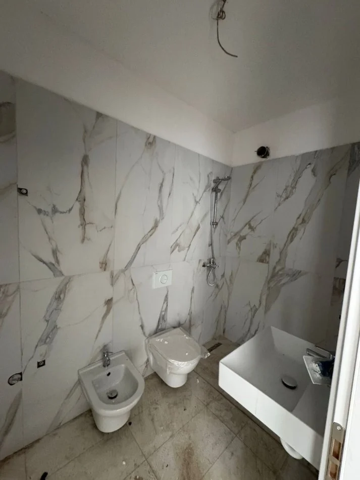 Tirane, shitet apartament 2+1+Ballkon Kati 6, 92 m² 92.000 € (Univers City Okazion 1000€/m2 Gati Per Banim)