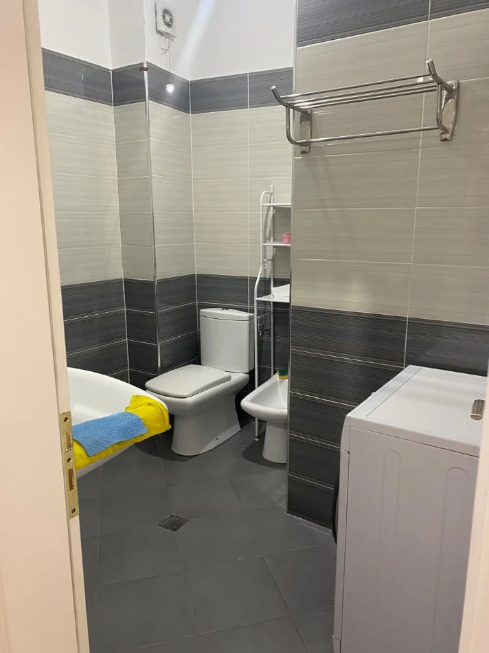 Tirane, jepet me qera apartament 1+1+Ballkon Kati 6, 74 m² 500 € (Rruga Don Bosco, Kompleksi Besa-R)