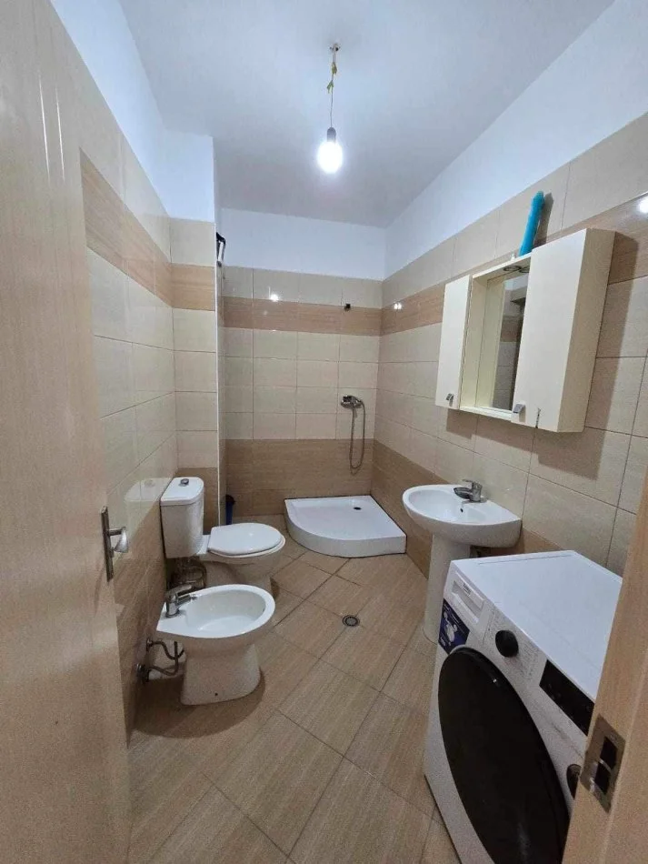 Durres, JEPET ME QERA apartament 2+1 , (SHKOLLA PAVARSIA DURRES)