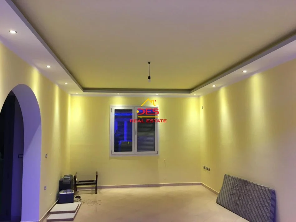 Vlore, shitet Vile 4+1+Ballkon Kati 2, 190 m² 185.000 € (Novoselë)