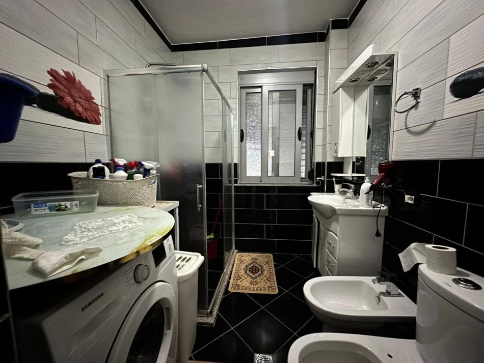 Shqiperi, jepet me qera apartament 2+1 Kati 3, 114 m² 550 € (PRANE BAR RETURN)  UNA60727