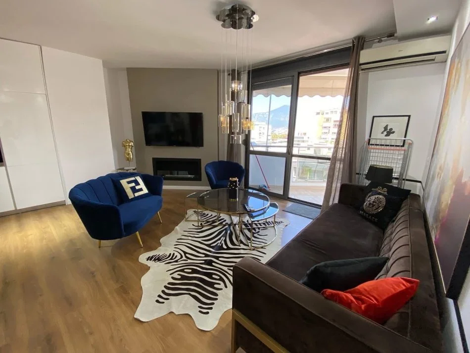 Tirane, jepet me qera apartament 2+1 Kati 7, 100 m² 1.000 € (Prane spar)