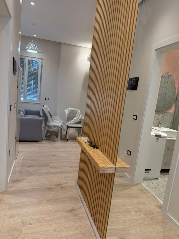 Tirane, jepet me qera apartament 1+1 Kati 1, 55 m² 900 € (Rruga e dibres)
