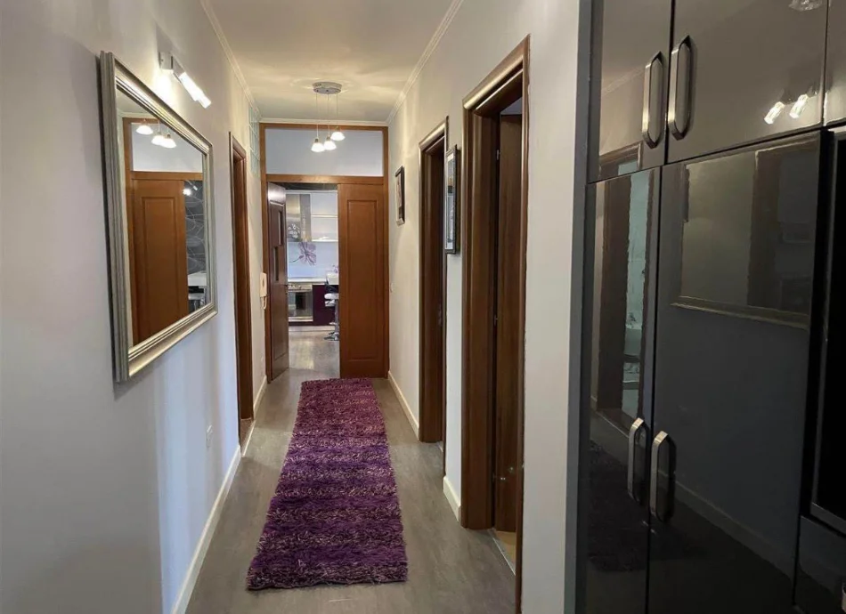 Tirane, shitet apartament 2+1 Kati 2, 156.000 € (Yzberisht, Rruga Besim Alla)