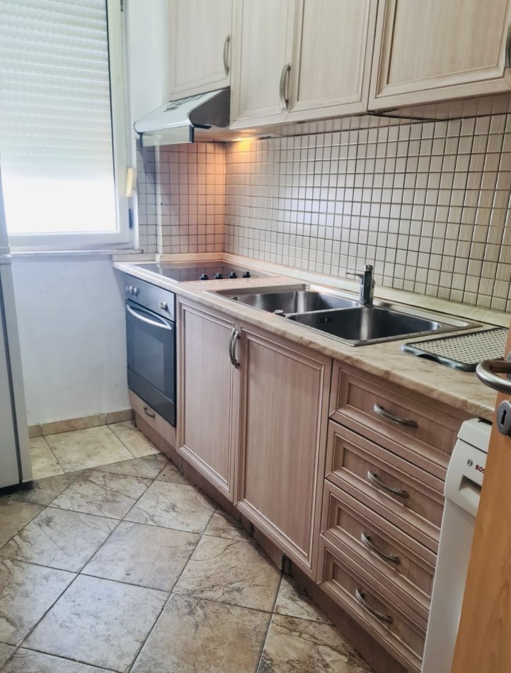 Tirane, jepet me qera apartament 2+1 Kati 5, 78 m² 650 € (Rruga e Kosovareve)