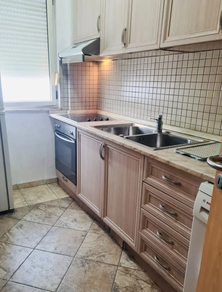 Tirane, jepet me qera apartament 2+1 Kati 5, 78 m² 650 € (Rruga e Kosovareve)