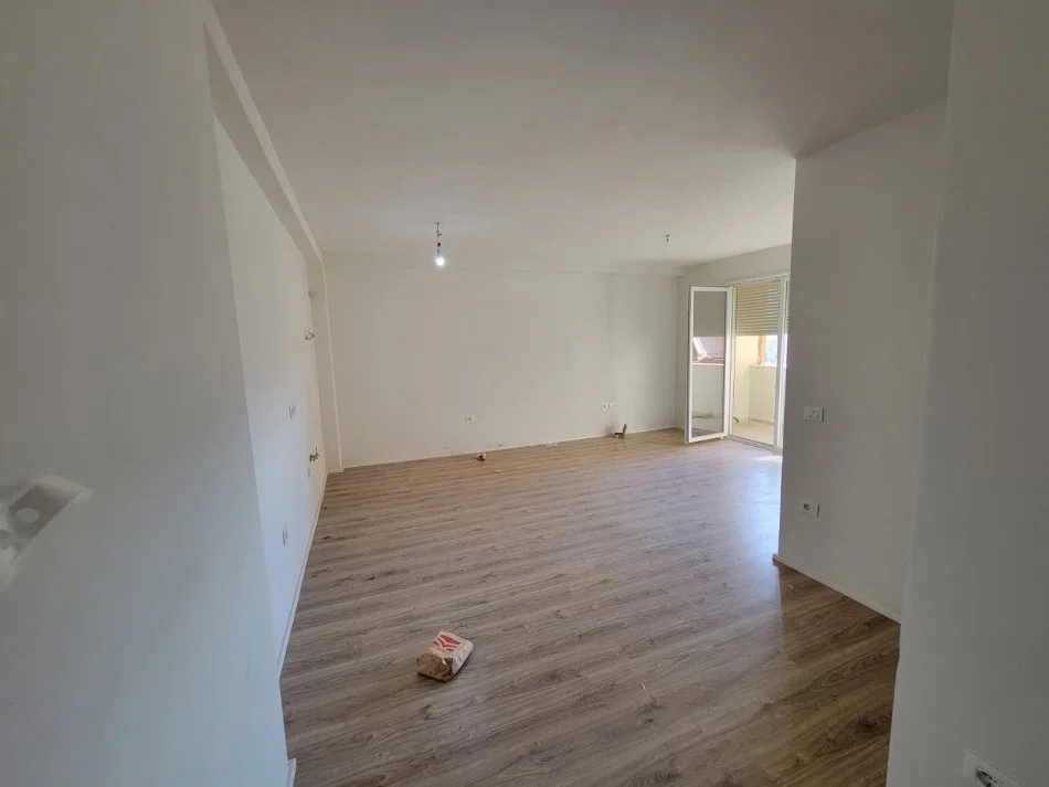 Tirane, jepet me qera apartament 1+1+Aneks+Ballkon Kati 10, 75 m² 450 € (Tirana Golden Park)