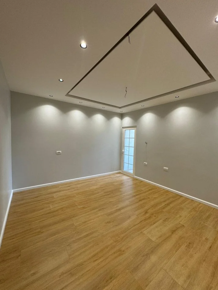 Tirane, shes apartament 3+1 Kati 2, 140 m² 180.000 € (Rruga Dalip Topi)