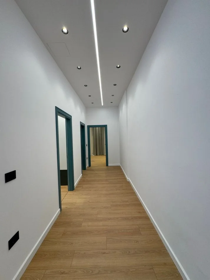 Tirane, jepet me qera apartament 2+1+Ballkon Kati 1, 85 m² 900 € (Kodra e Diellit)