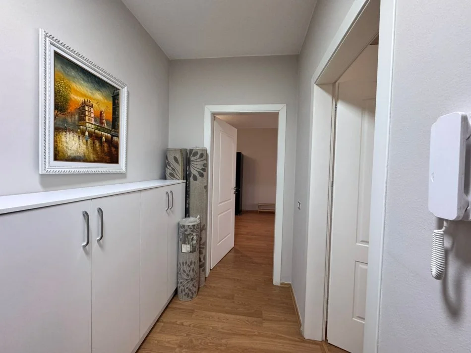 Tirane, jepet me qera apartament 2+1 Kati 6, 100 m² 500 € (5 Maj)