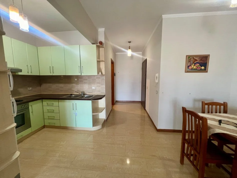Tirane, jepet me qera apartament 1+1+Ballkon Kati 7, 67 m² 500 € (rruga e eelbasanit)