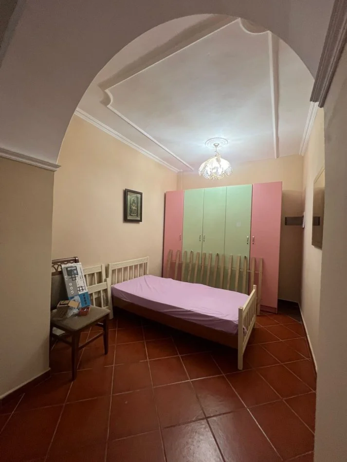 Shqipri, jepet me qera apartament 1+1+Ballkon Kati 0, 68 m² 400 € (RRuga e Mozaikut)