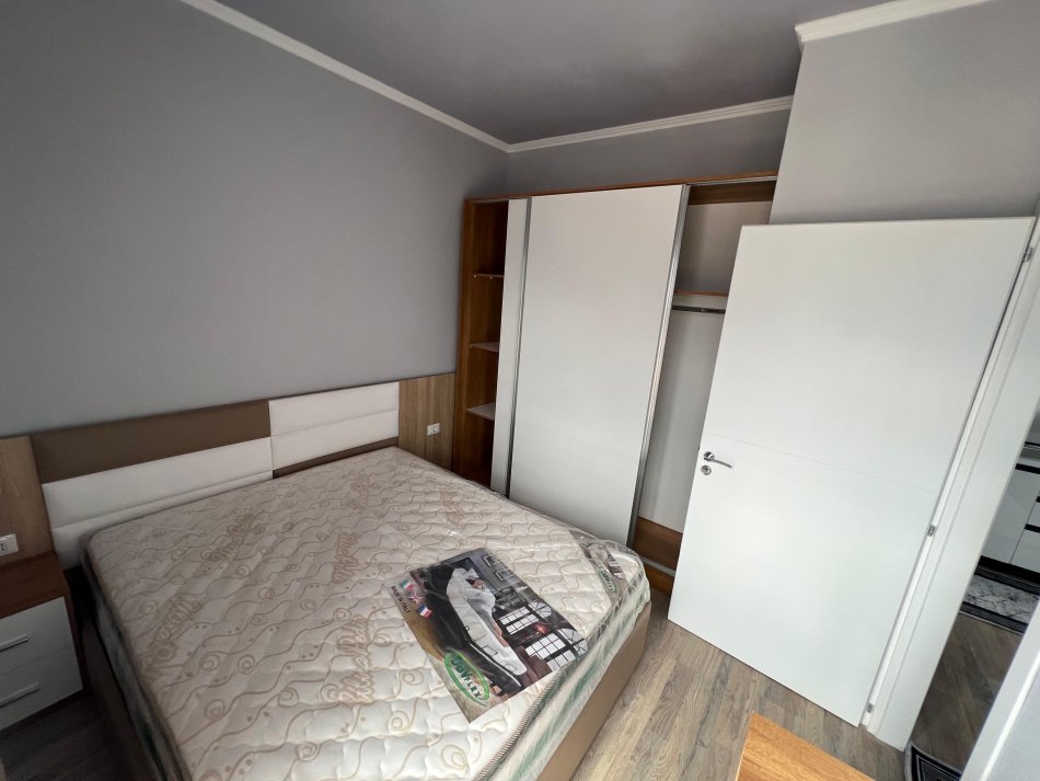 Tirane, jepet me qera apartament 1+1 Kati 9, 65 m² 500 € (5 maji)