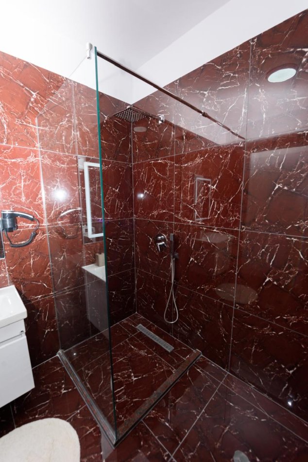 Vlore, jepet me qera apartament 2+1+Ballkon , 600 € 