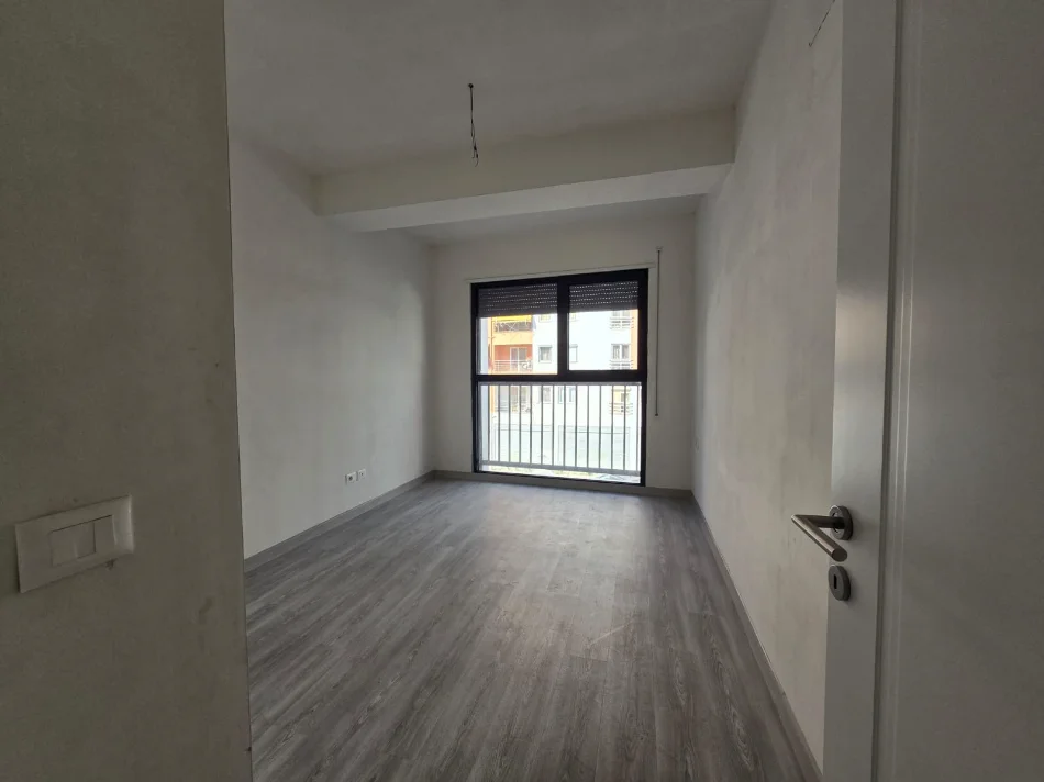 Tirane, shitet apartament 3+1 Kati 2, 147 m² 294.000 € (ish stacioni i trenit)