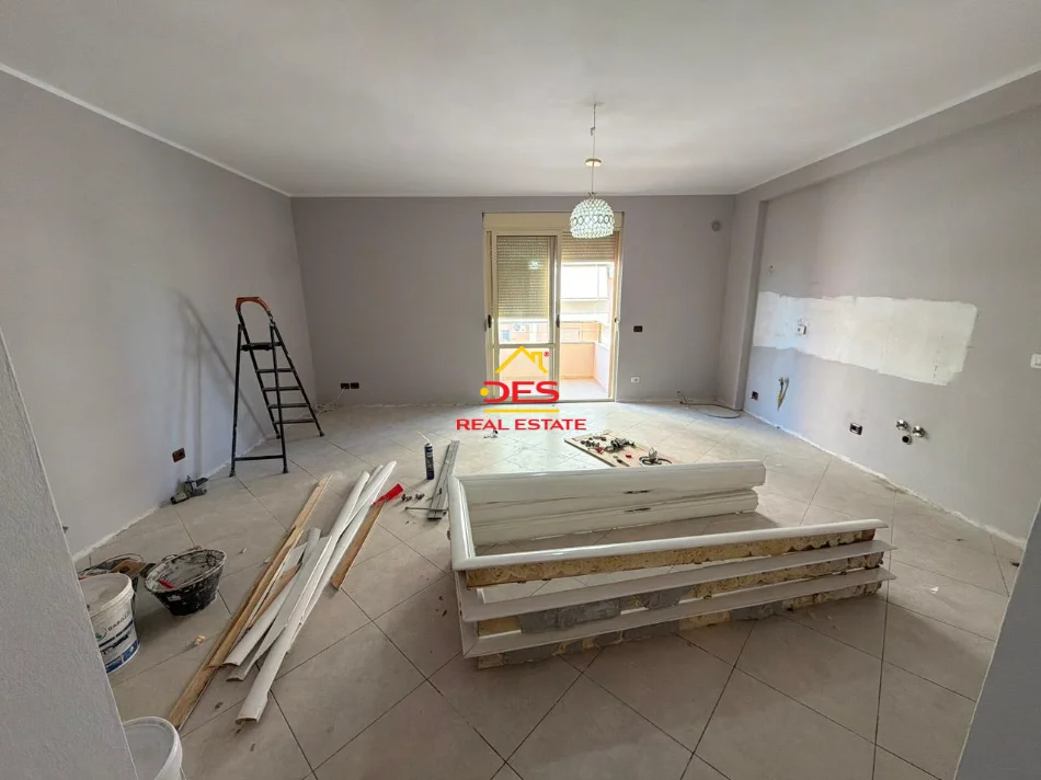 Vlore, shitet apartament 2+1+Ballkon Kati 4, 116 m² (Rruga Gjergj Arianiti)