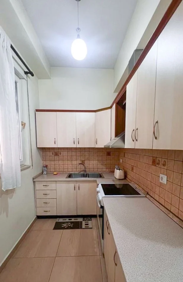Tirane, jepet me qera apartament 2+1 Kati 3, 90 m² 900 € (Sheshi Skenderbe)