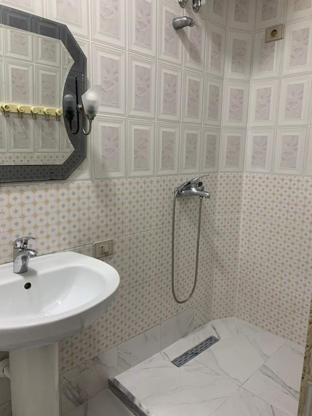 Tirane, jepet me qera garsonier 1+1 Kati 3, 50 m² 400 Euro (Myslym Shyri)