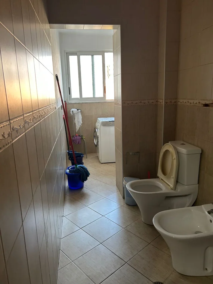 Tirane, jepet me qera apartament 2+1 Kati 5, 80 m² 600 € (Bulevardi Zogu I)