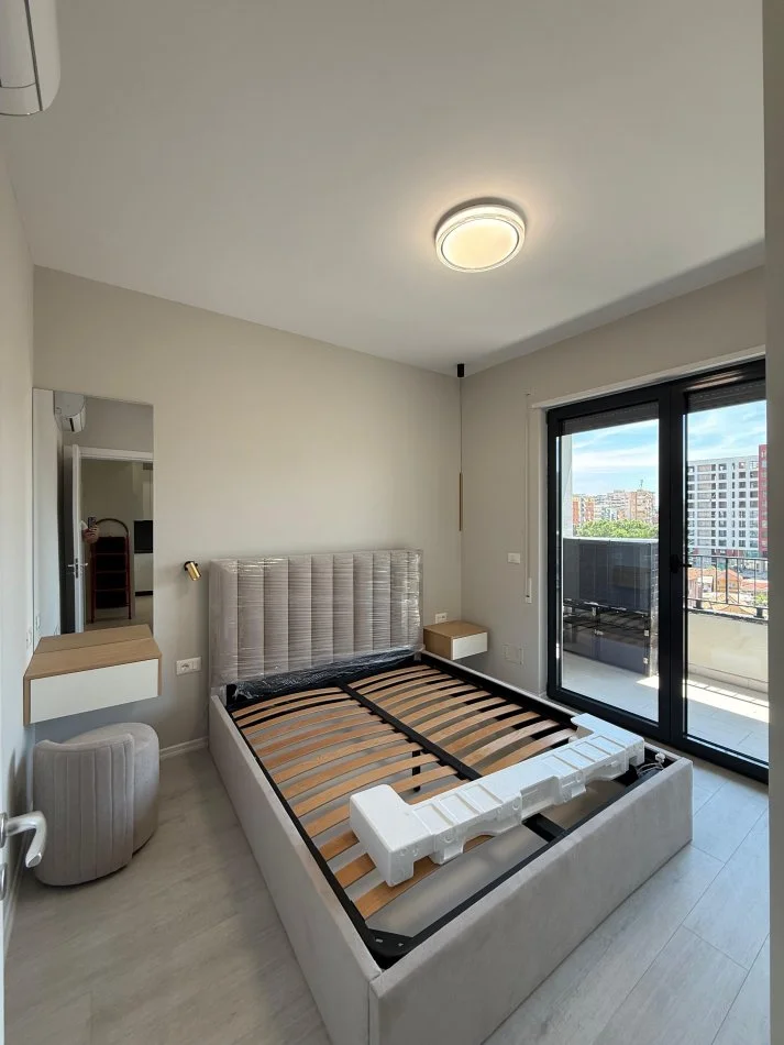 Tirane, jepet me qera apartament 1+1+Ballkon Kati 7, 60 m² 700 € (RRUGA KARL GEGA)