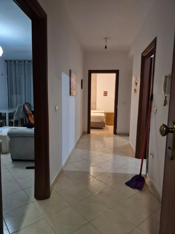 Tirane, jepet me qera apartament 2+1+Ballkon Kati 4, 72 m² 400 € (Prane 2 Palmave)