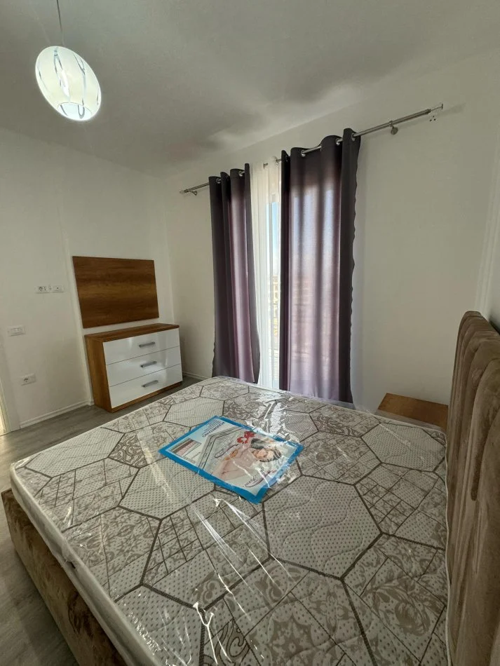 Tirane, jepet me qera apartament 1+1 Kati 3, 55 m² 400 € (Paskuqan)