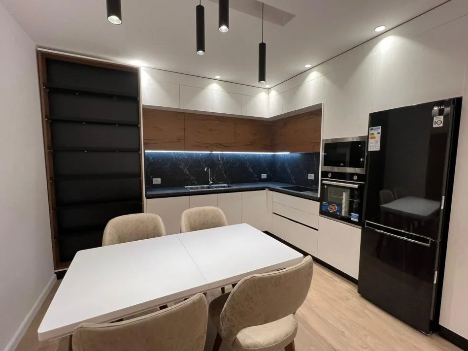 Tirane, jepet me qera apartament 2+1+Ballkon Kati 3, 124 m² 1.200 € (rruga zogu zi)