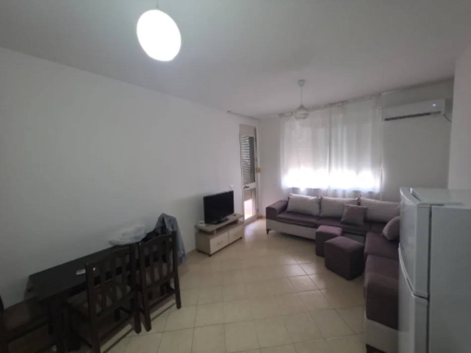 Tirane, jepet me qera apartament 1+1 Kati 6, 65 m² 420 € (Bar Sorriso tek Vila L ne Astir)