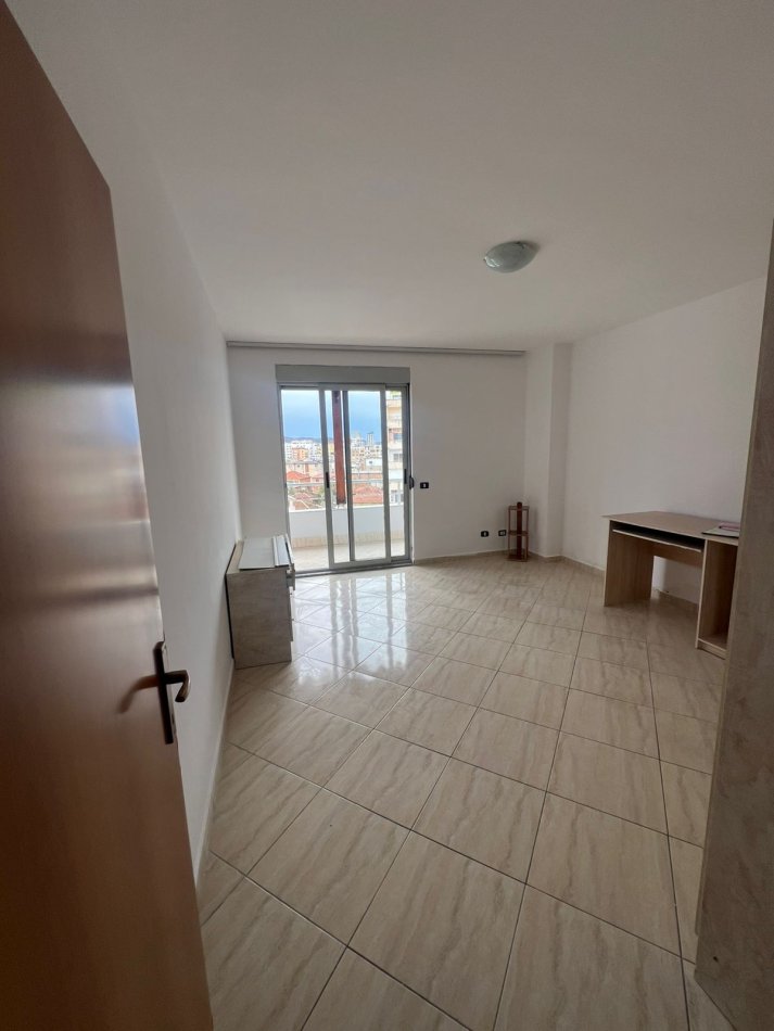 Tirane, jepet me qera apartament 2+1 Kati 2, 100 m² 650 € (Ali Demi)